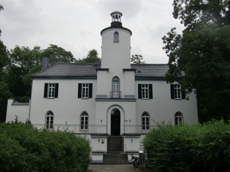 Krefeld-Bockum : Uerdinger Straße, Haus Neuenhofen, befindet sich in Privatbesitz